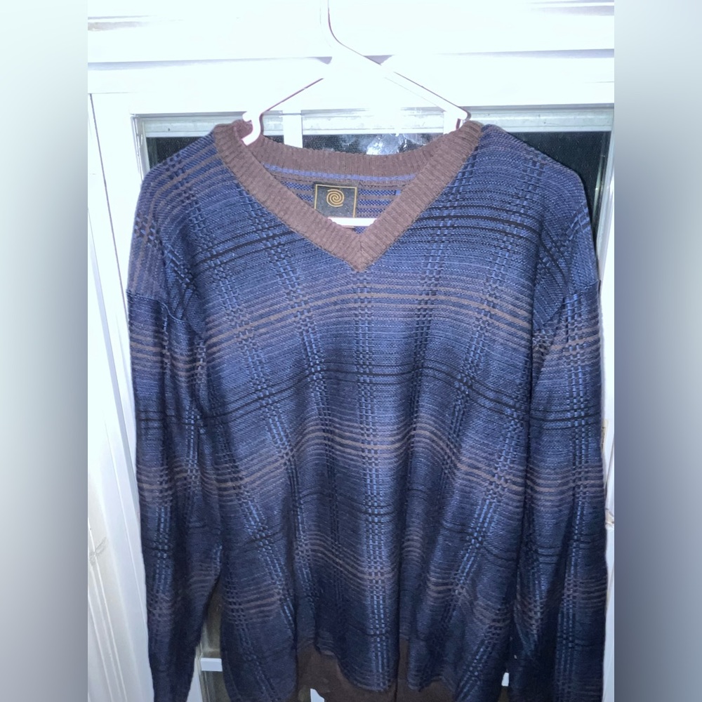 F/X fusion V-neck sweater